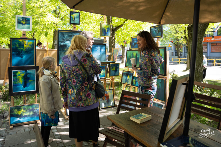 Stoiska sztuki przy Galerii Schron w Giżycku