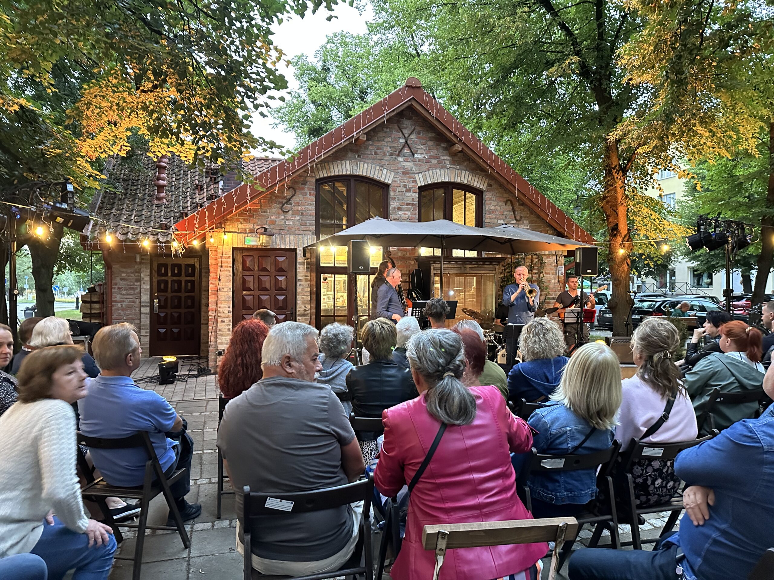 Scena centrum koncerty galeria schron giżycko