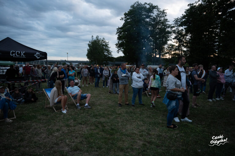 Publiczność podczas Nocy Świętojańskiej w Giżycku