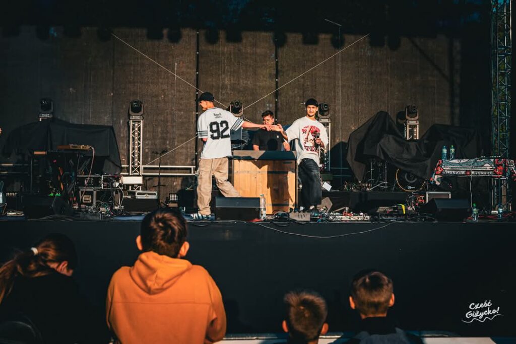 Nowy klip z Giżycka! AyKay i Koczel o mieście, które inspiruje