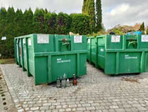 Znicze do ponownego użytku – porządek i mniej odpadów?