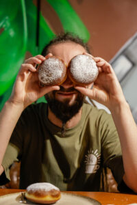 Tłusty Czwartek w Giżycku pełen pączkowych pokus – Masz już swojego faworyta?