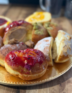 Tłusty Czwartek w Giżycku pełen pączkowych pokus – Masz już swojego faworyta?