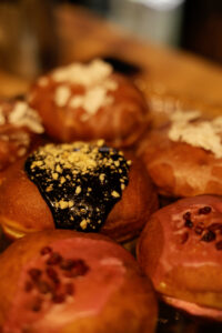 Tłusty Czwartek w Giżycku pełen pączkowych pokus – Masz już swojego faworyta?