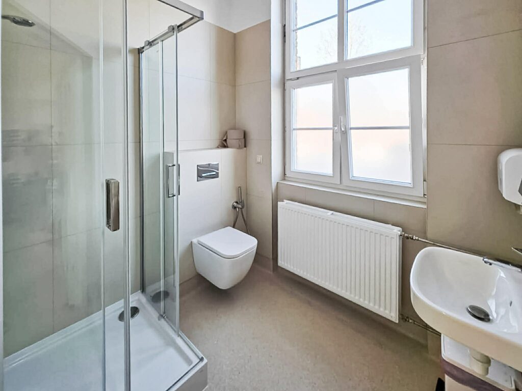 Pokój rodzinny w szpitalu w Giżycku. Jak działa, kto może skorzystać i ile to kosztuje?