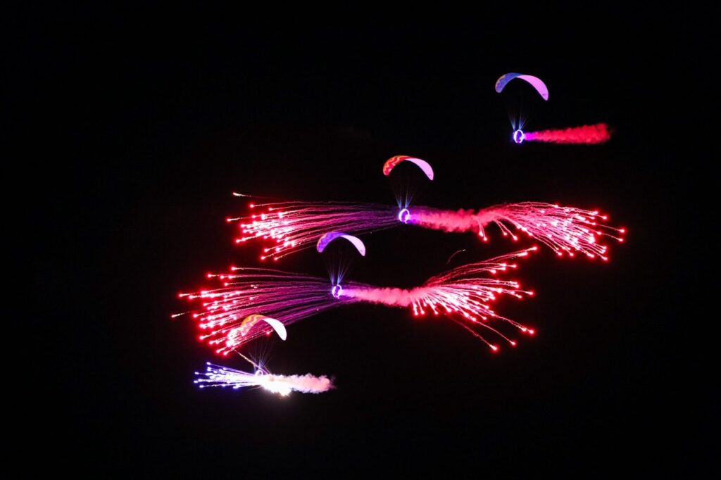 Nocne pokazy lotnicze nad Giżyckiem