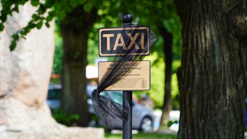 Odsłonięcie tabliczki pamięci Lecha Wróblewskiego w Giżycku