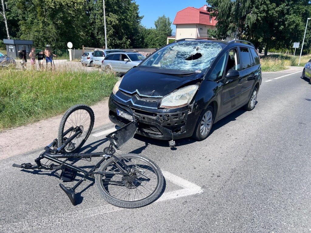 Miejsce wypadku na ul. Moniuszki w Giżycku - zdjęcie z komunikatu KPP Giżycko