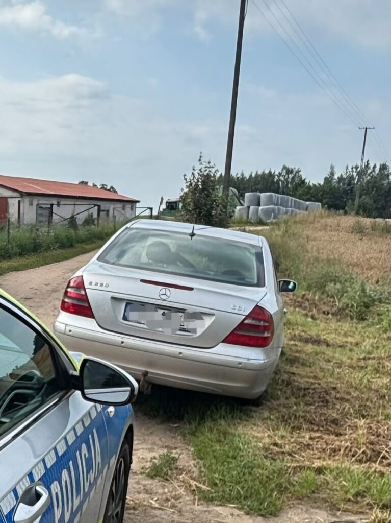 Mercedes zatrzymany przez policję w powiecie giżyckim